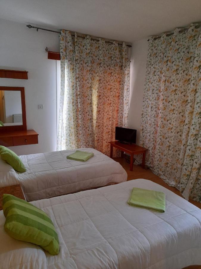 Onisillos Hotel Larnaca Esterno foto