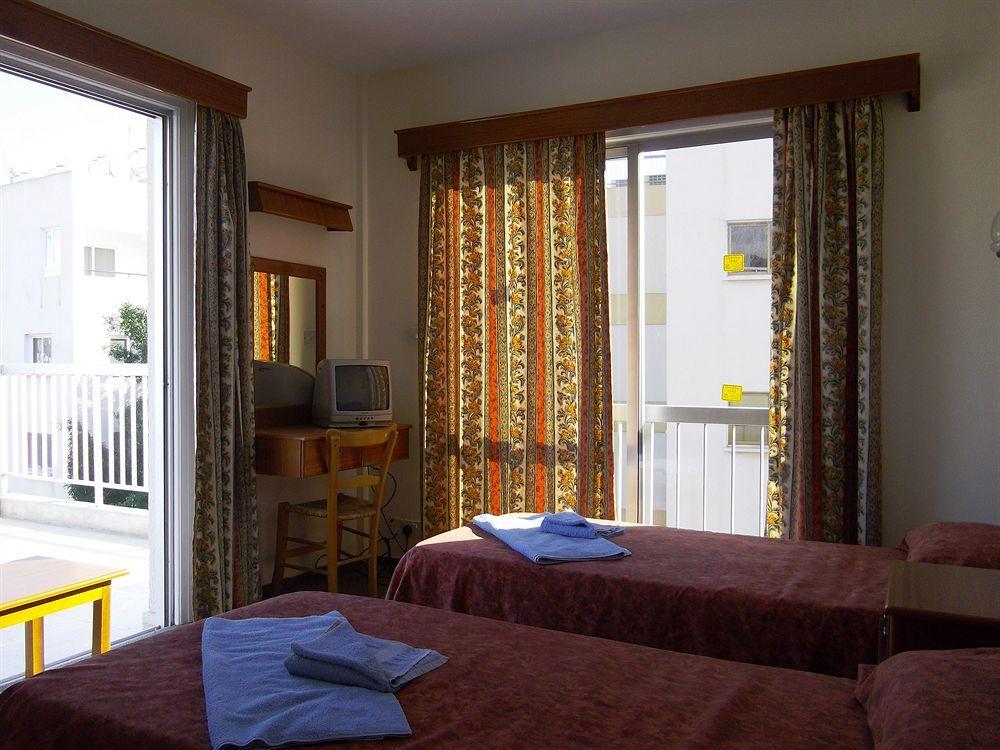 Onisillos Hotel Larnaca Esterno foto