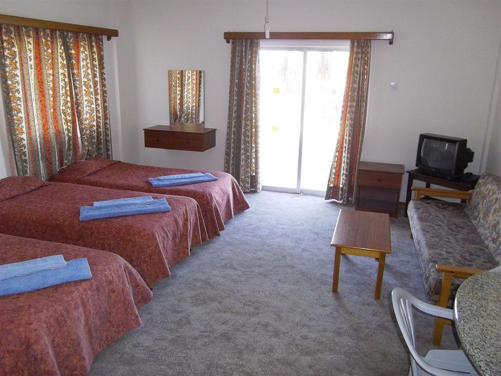 Onisillos Hotel Larnaca Esterno foto