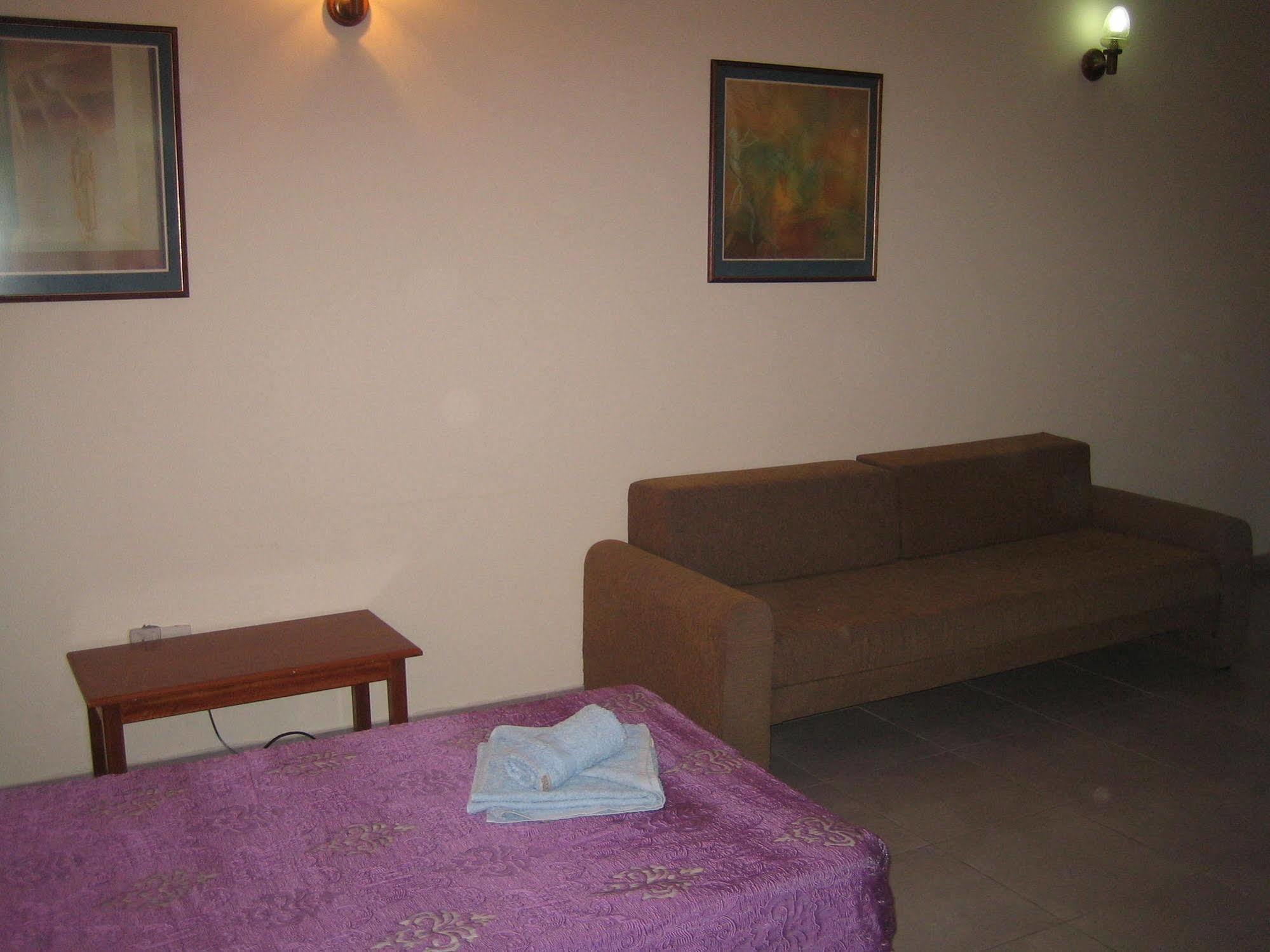 Onisillos Hotel Larnaca Esterno foto